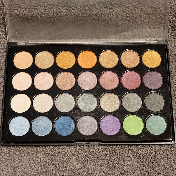 BH Cosmetics Foil Eyes 2 - Picture 2 of 10